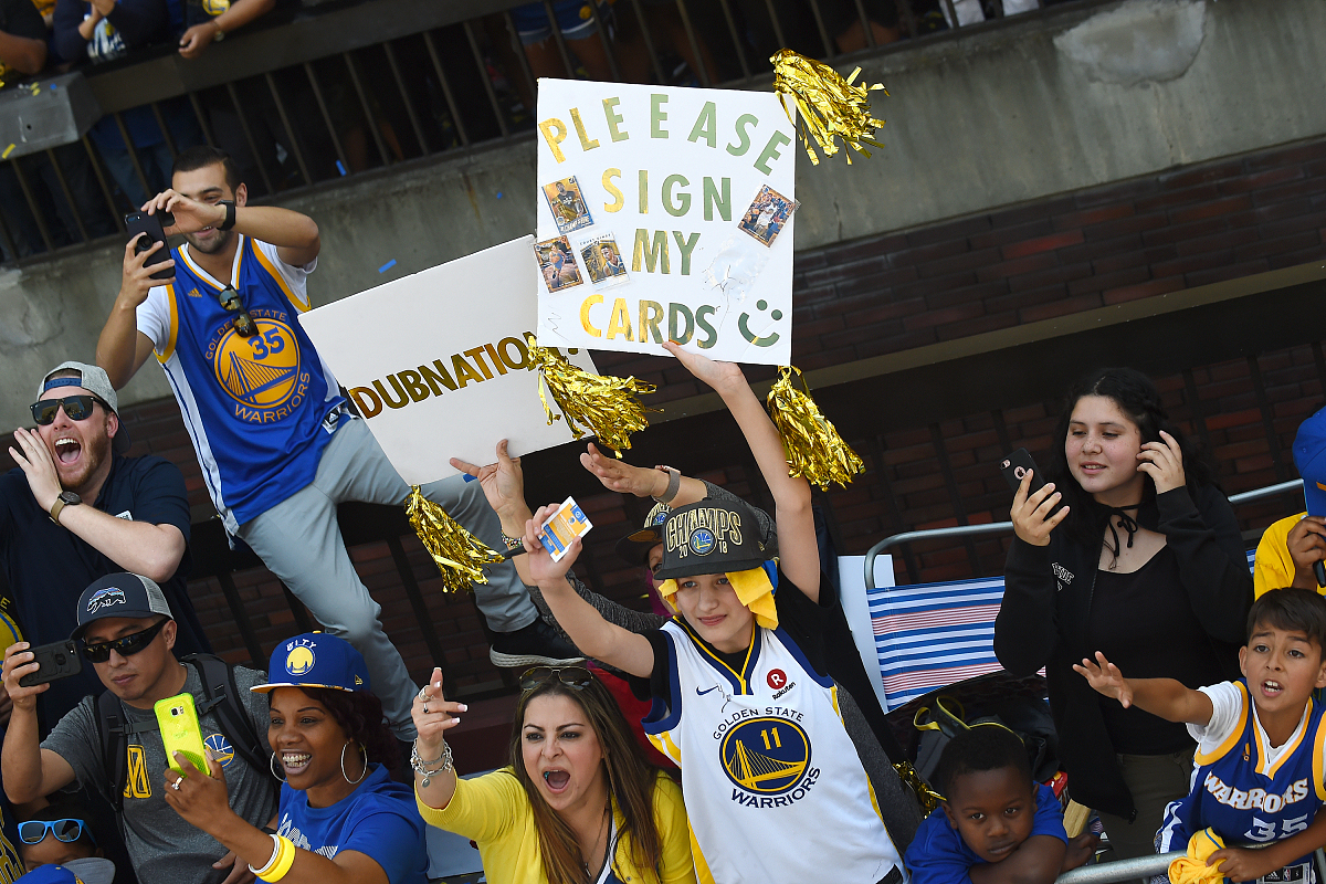 米乐官网入口-勇士再次展现实力，轻松击败爵士队