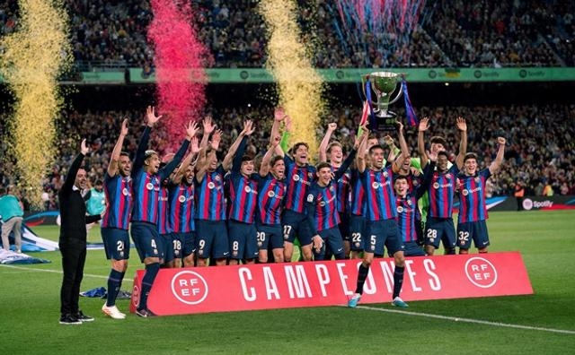 米乐体育官网首页-尤文图斯惨败巴萨，联赛领军地位动摇