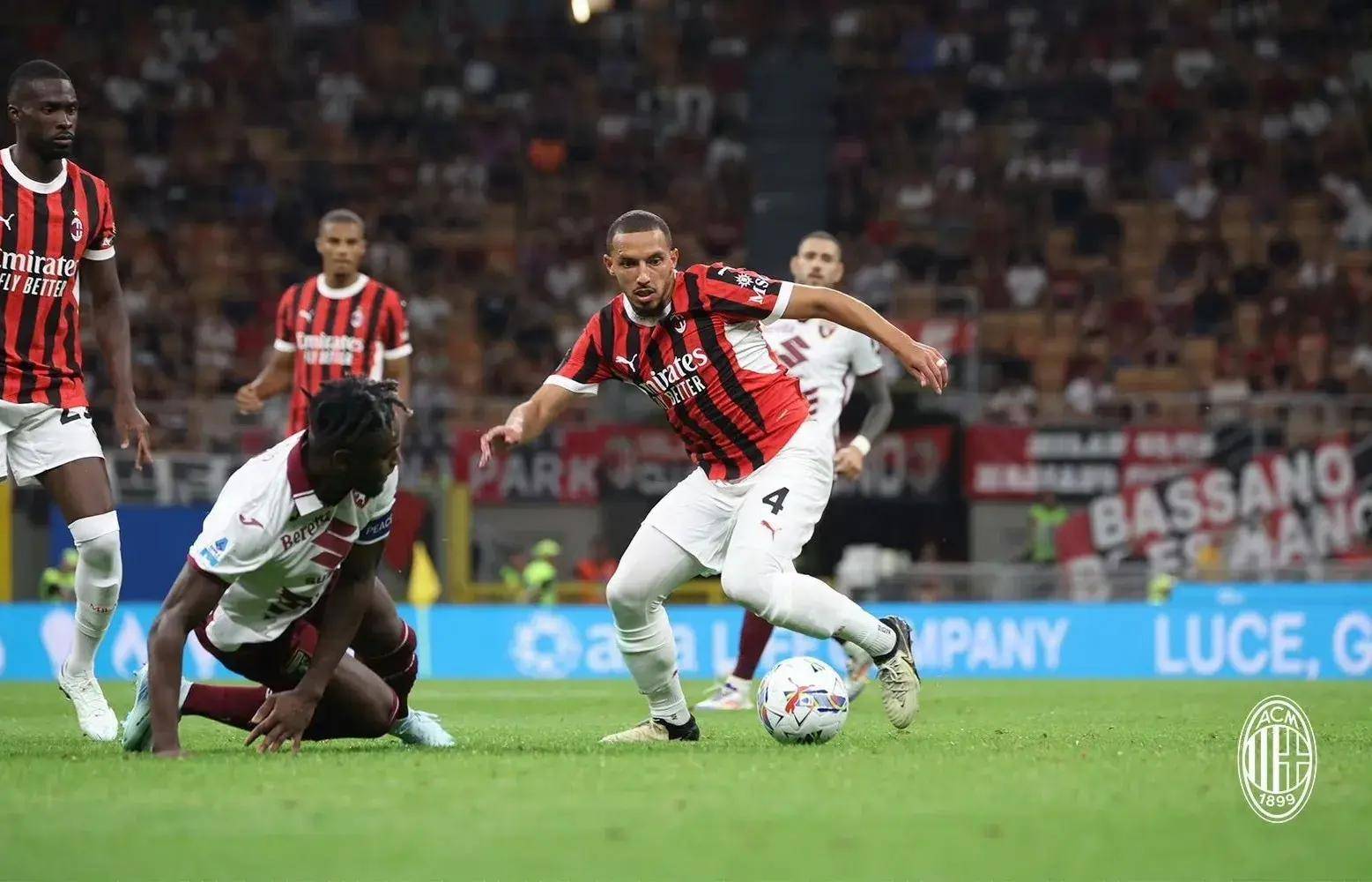 米乐m6官网-AC米兰力夺关键胜利，欧冠前途光明获赞