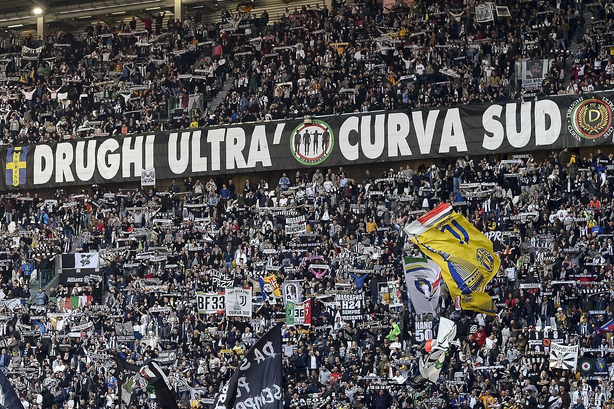 米乐足球官网-关于多特蒙德球迷掀起狂欢，全力支持球队取得胜利的信息